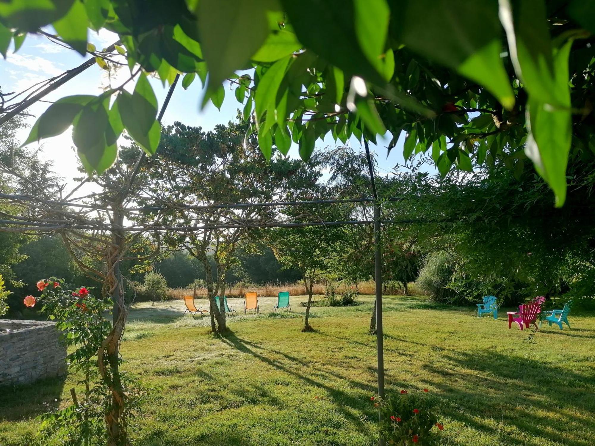 Le Verger Du Paradis Beaulieu-sur-Sonnette Bagian luar foto